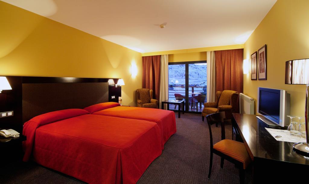 Hotel Hg Alto Aragon Formigal Zimmer foto